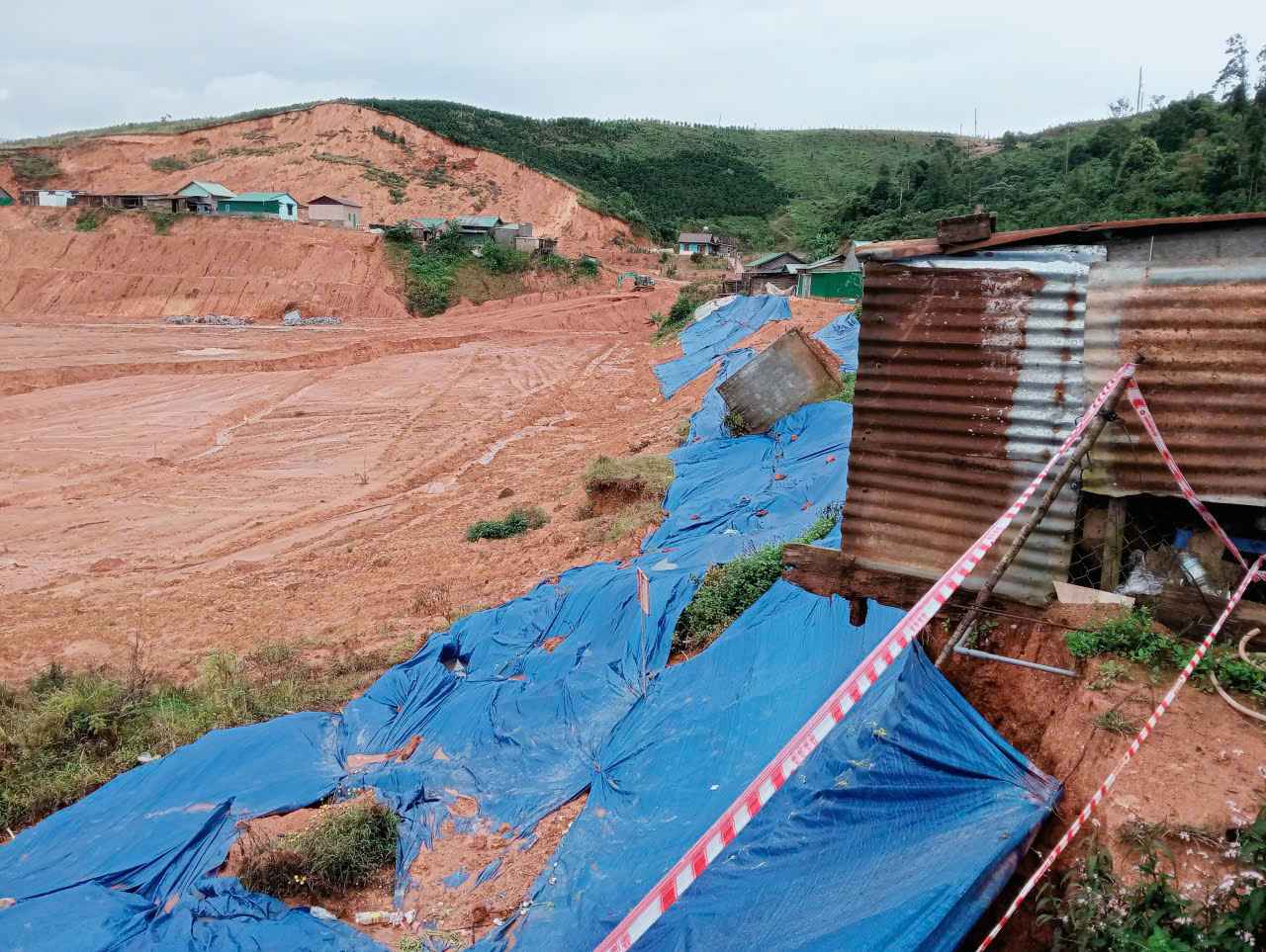 Các điểm sạt lở được xử lý để đảm bảo an toàn cho người dân. Ảnh: Phúc Khánh