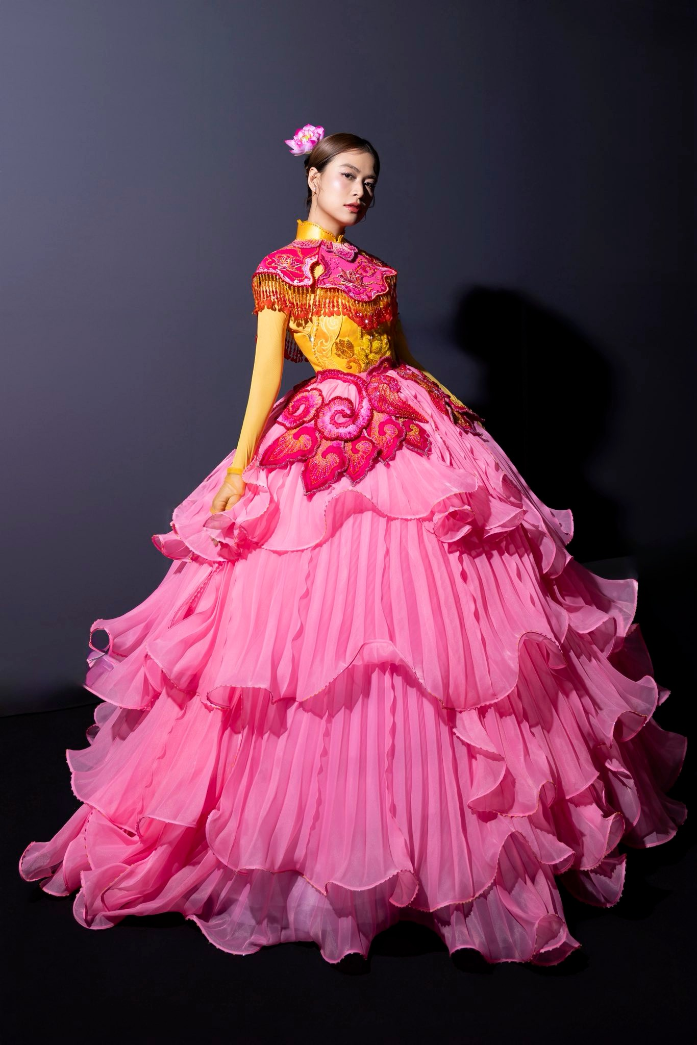 photo-1761625627283 photo-1761625627283