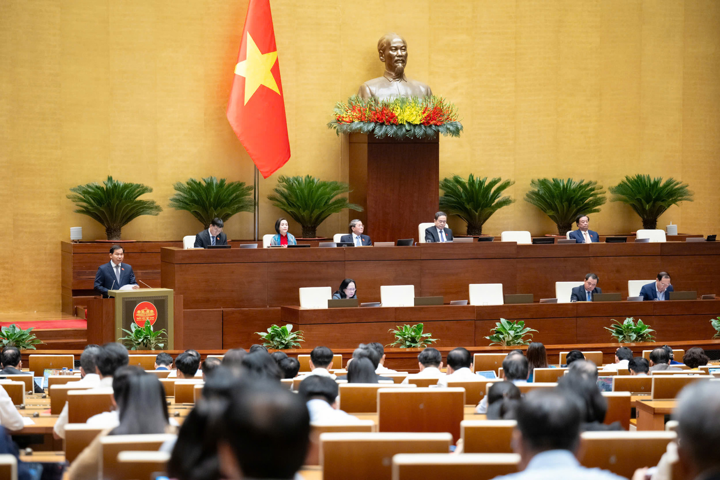 Quang cảnh phiên họp.