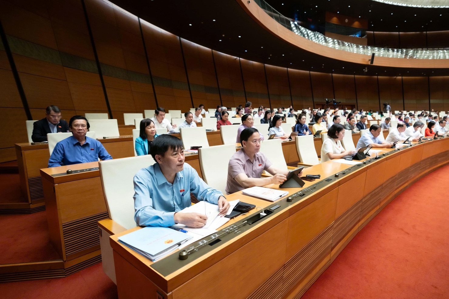 Các đại biểu tại phiên họp của Quốc hội sáng 29/10.