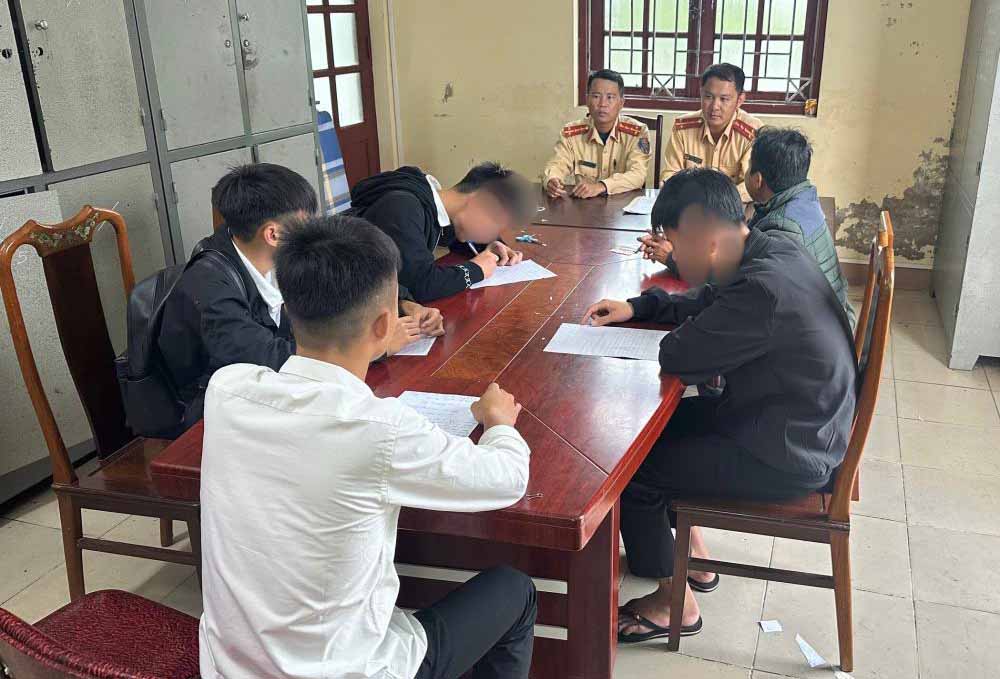 Nhóm thiếu niên bị triệu tập. Ảnh: Công an Hà Tĩnh.