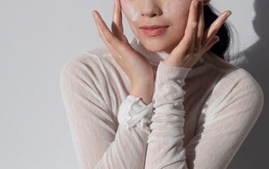 5 mẹo chăm sóc da tại nhà giúp ngừa mụn khi thời tiết thay đổi