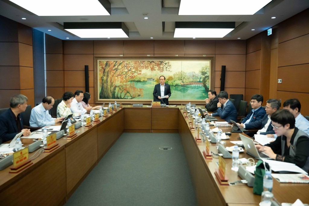 ĐBQH đề nghị đưa sách giáo khoa điện tử vào giảng dạy ĐBQH đề nghị đưa sách giáo khoa điện tử vào giảng dạy