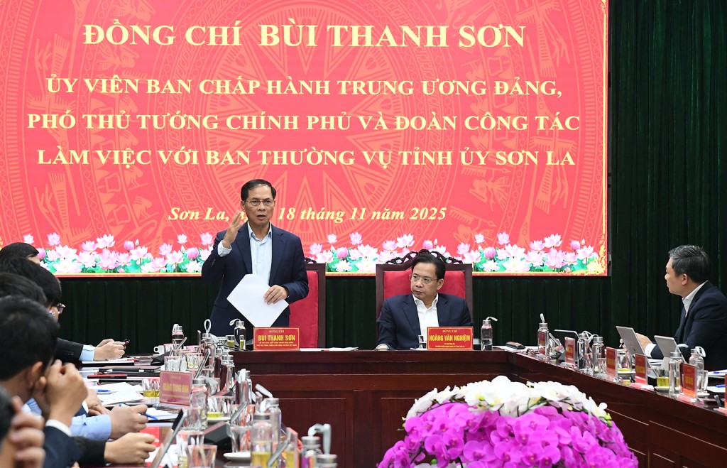 Phó Thủ tướng đề nghị tỉnh Sơn La có kịch bản điều hành cụ thể để phấn đấu thực hiện bằng được mục tiêu tăng trưởng trên 8% năm 2025 - Ảnh: VGP/Hải Minh Phó Thủ tướng đề nghị tỉnh Sơn La có kịch bản điều hành cụ thể để phấn đấu thực hiện bằng được mục tiêu tăng trưởng trên 8% năm 2025 - Ảnh: VGP/Hải Minh