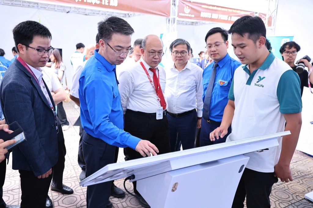 Bí thư Trung ương Đoàn, Chủ tịch Trung ương Hội Liên hiệp Thanh niên Việt Nam Nguyễn Tường Lâm tham dự Ngày hội đổi mới, sáng tạo của thanh niên Thủ đô