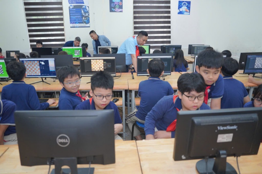 Các em học sinh tham dự Giải cờ vua thiếu nhi Việt Nam năm học 2025 - 2026