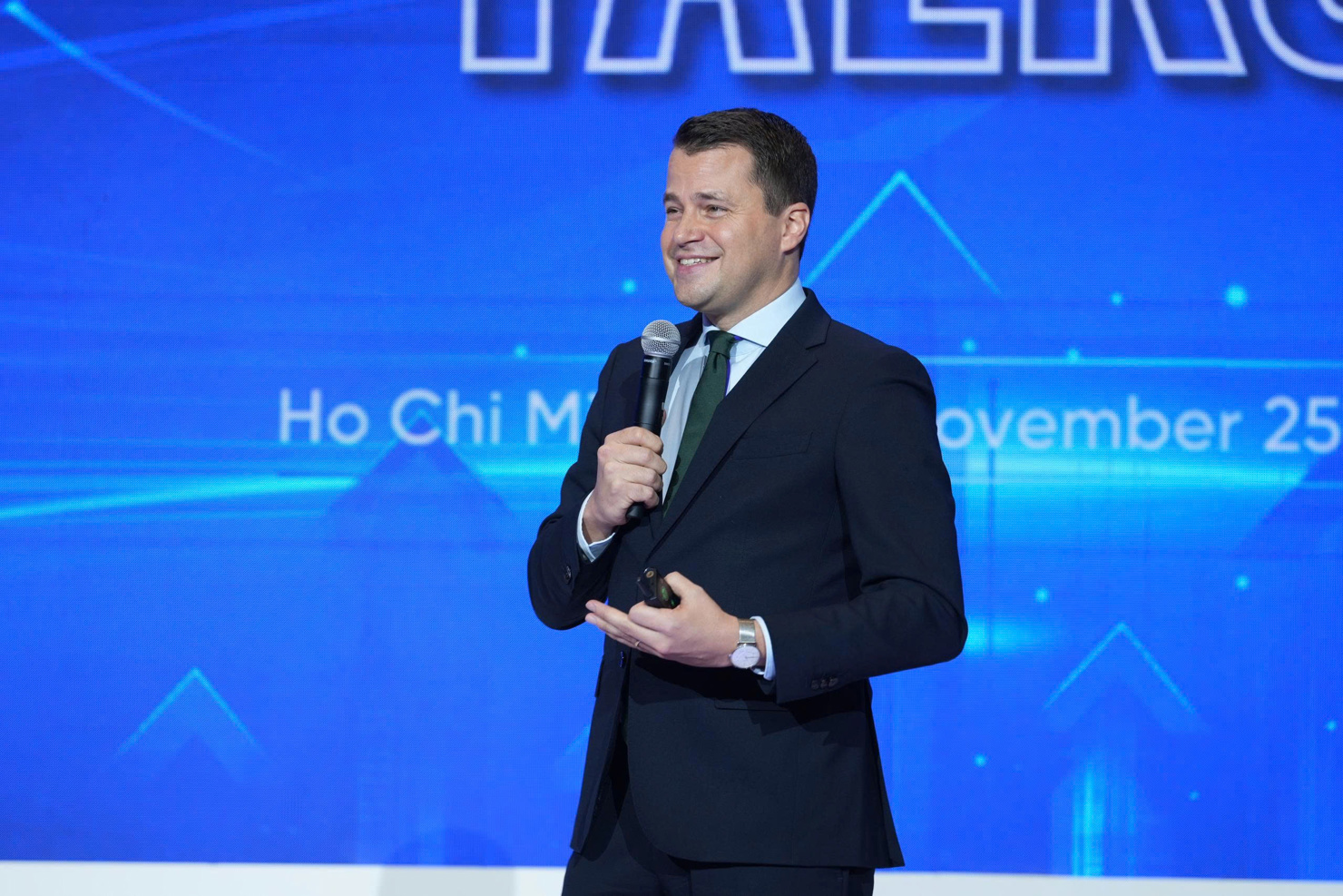 Ông Stephan Mergenthaler chia sẻ về bối cảnh và xu hướng phát triển toàn cầu trong kỷ nguyên số