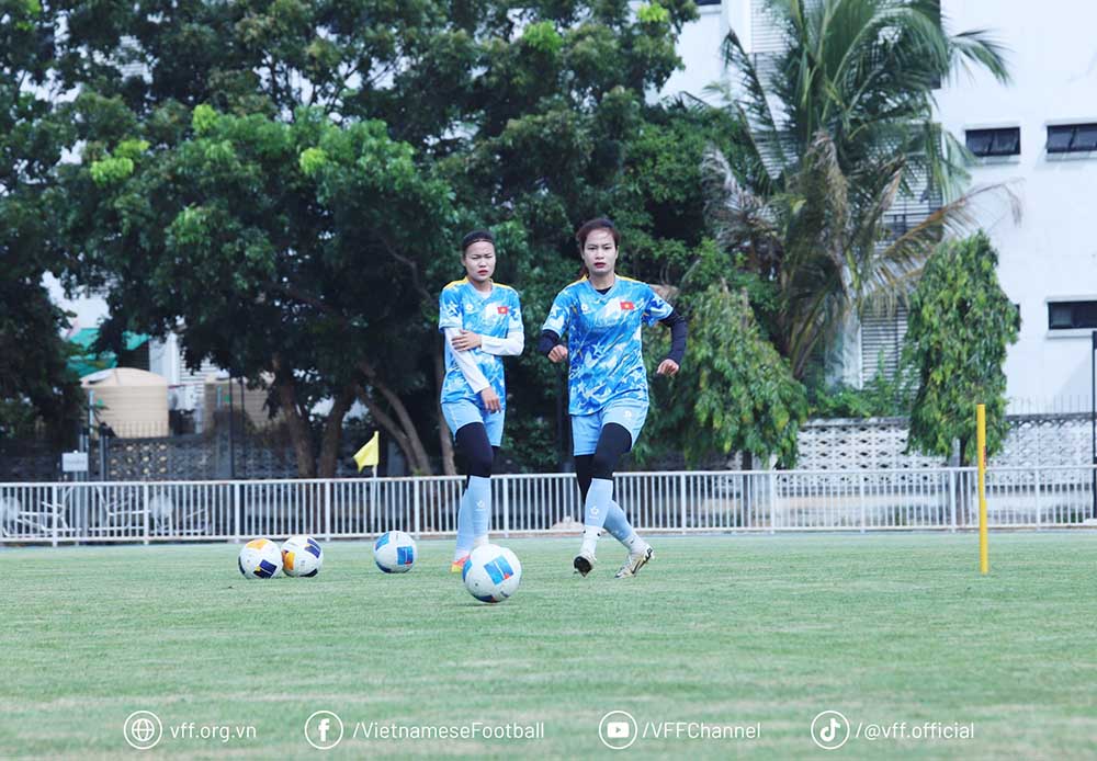 Tuyển nữ Việt Nam hướng đến thành tích tốt trước Myanmar để giành vé đi tiếp. Ảnh: VFF