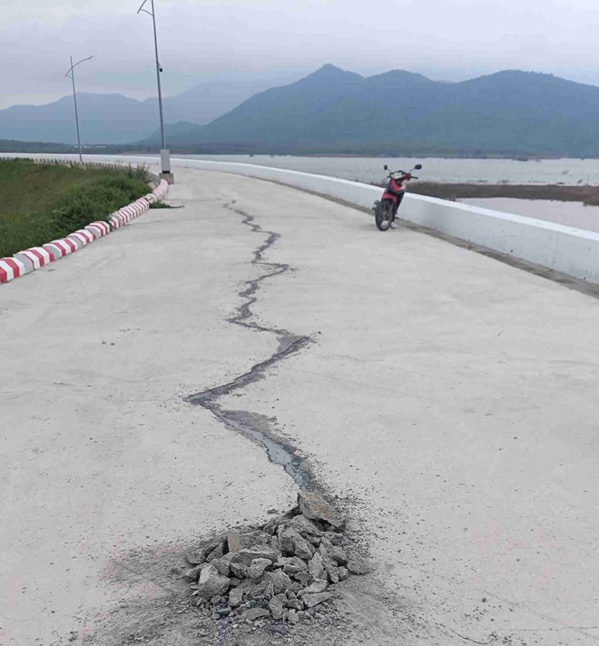 Yêu cầu báo cáo vụ hồ chứa Sông Than chưa bàn giao đã nứt, thấm ở Khánh Hòa