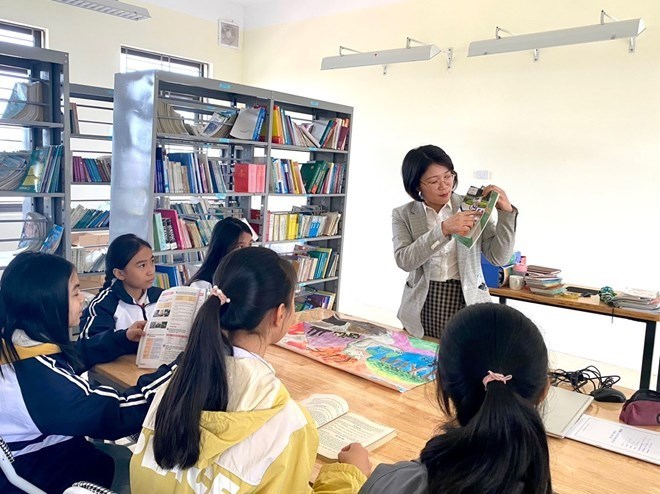 Nhiều nhân viên trường học vui mừng khi lần đầu được hưởng phụ cấp ưu đãi nghề tối thiểu 30%, cảm thấy được ghi nhận sau nhiều năm cống hiến lặng lẽ. Ảnh: Vân Trang