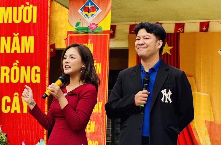 Nghệ sĩ Nguyễn Thu Quỳnh và Nghệ sĩ Lại Huy Hoàng tại buổi giao lưu. Ảnh: Nhà trường cung cấp