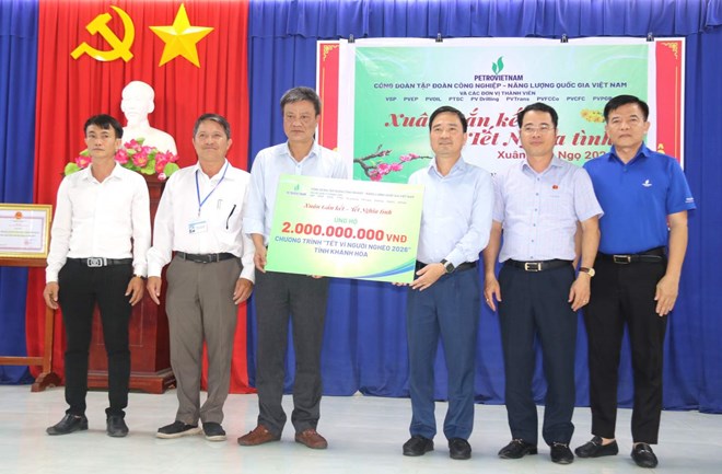 Xuân gắn kết, Tết nghĩa tình đến với người dân khó khăn Khánh Hòa