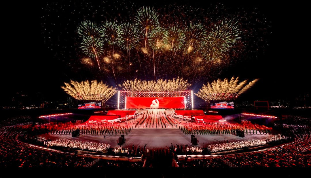 Chương trình nghệ thuật đặc biệt “Dưới lá cờ vẻ vang của Đảng” được tổ chức trọng thể vào tối 23.1 tại Sân vận động Quốc gia Mỹ Đình, Hà Nội. Ảnh: Khánh Minh