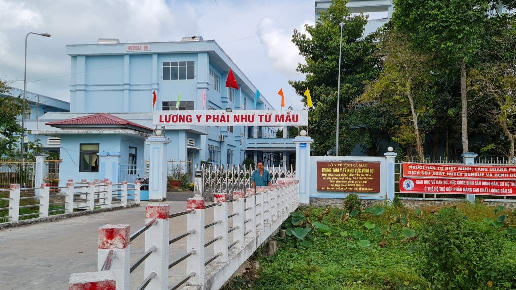 Trung tâm y tế khu vực Vĩnh Lợi, Cà Mau được xây dựng cách đây 5 năm, nay đã có dấu hiệu xuống cấp. Ảnh: Nhật Hồ.