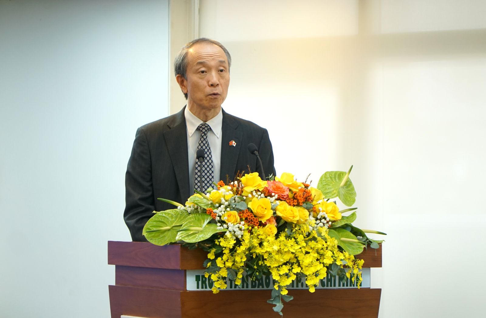 Ông Ono Masuo - Tổng Lãnh sự Nhật Bản tại TPHCM phát biểu tại họp báo.