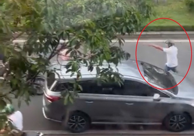 Xác minh clip tài xế ôtô bị rượt đuổi, hành hung giữa đường sau va chạm