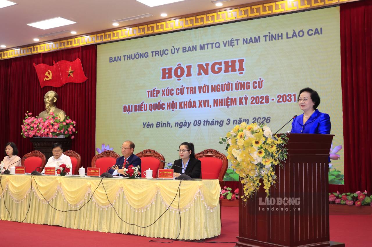 Phó Thủ tướng Chính phủ Phạm Thị Thanh Trà trả lời thẳng thắn những ý kiến quan tâm của cử tri. Ảnh: Văn Đức