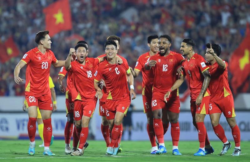 Tối 31.3, đội tuyển Việt Nam đã có chiến thắng Malaysia với tỉ số 3-1 trên sân Thiên Trường trong khuôn khổ vòng loại Asian Cup 2027. Đây là trận đấu mà tiền đạo Xuân Son đã được xếp trong đội hình chính thức.