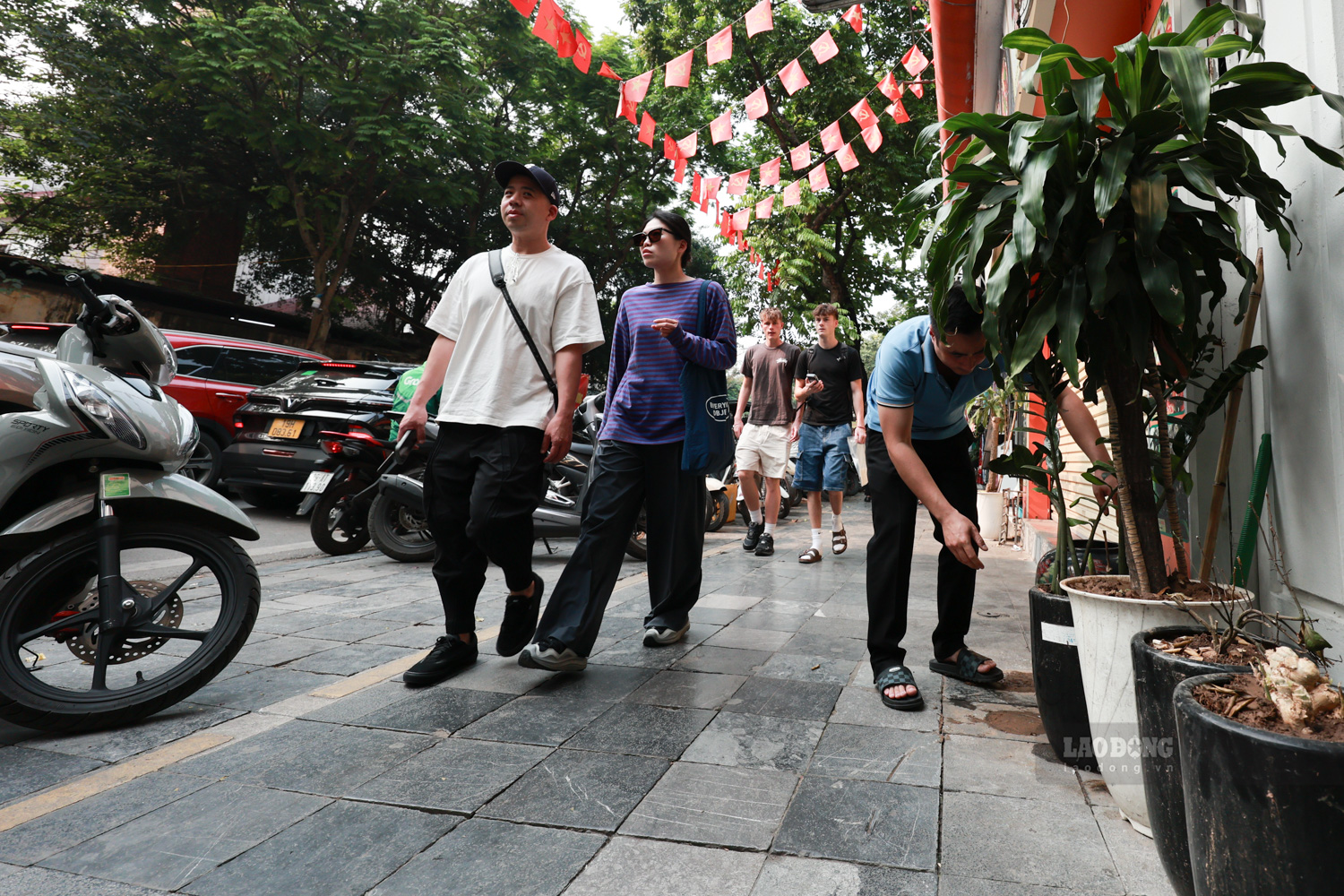 Sự vào cuộc quyết liệt của công an phường Hoàn Kiếm và các lực lượng chức năng đã trả lại một phần không gian đô thị, mang lại lợi ích cho cộng đồng.