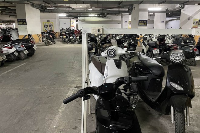 Người dân mong có thêm trạm sạc xe điện tại chung cư