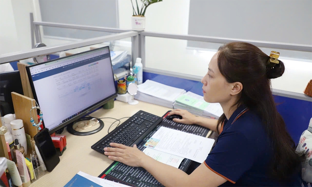 Bên cạnh tạo lập dữ liệu số, ngành BHXH còn chú trọng xây dựng đội ngũ viên chức số, có tinh thần trách nhiệm cao. Bên cạnh tạo lập dữ liệu số, ngành BHXH còn chú trọng xây dựng đội ngũ viên chức số, có tinh thần trách nhiệm cao.