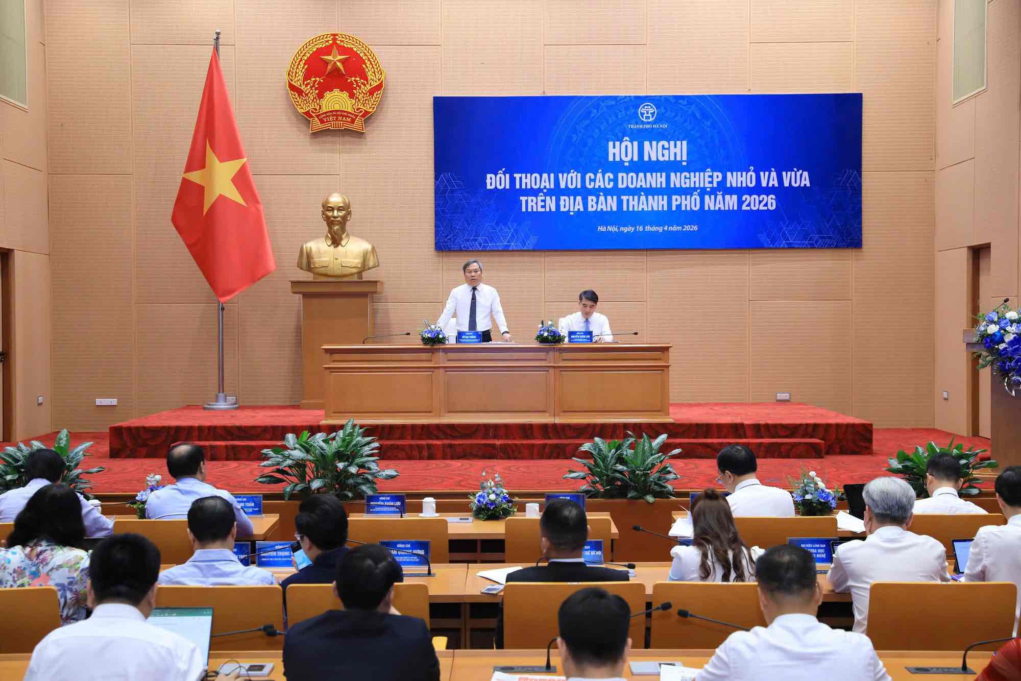 Chủ tịch UBND TP Hà Nội Vũ Đại Thắng chủ trì Hội nghị đối thoại. Ảnh: Lê Hải