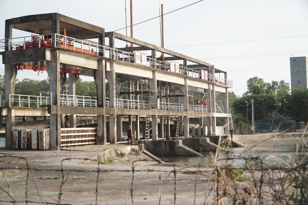 Hệ thống cống, đập tại Cà Mau. Ảnh: Nhật Hồ.