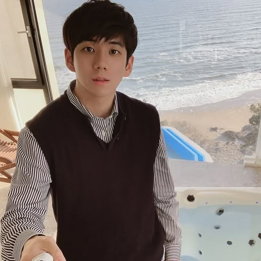 Kim Jung Hoon - anh trai của Jisoo. Ảnh Naver