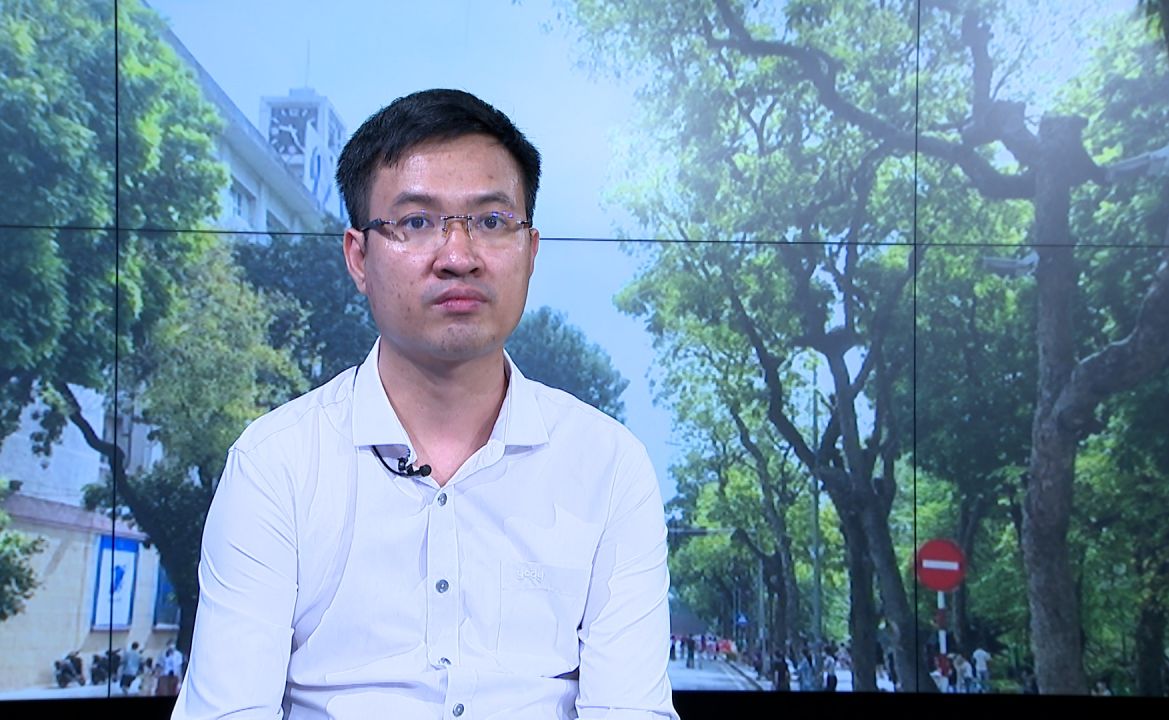 Tiến sĩ Trương Bá Kiên cảnh báo nguy cơ dông lốc, mưa đá đi kèm cơn dông trong thời điểm giao mùa. Ảnh: An An