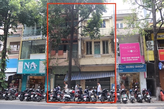 Hai cơ sở nhà công sản liền kề số 143 và 145 Trần Phú dù có lợi thế thương mại cực lớn nhưng hiện vẫn đang trong tình trạng “cửa đóng then cài“. Ảnh: Nguyễn Linh