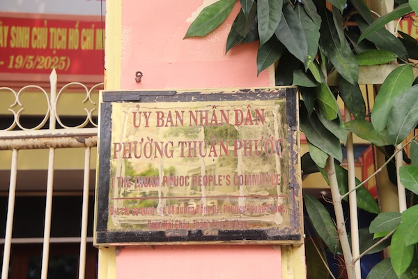 Với diện tích sàn sử dụng lên đến hơn 1.000 m2, cơ sở này đang xuống cấp dần theo thời gian trong khi chờ đợi các thủ tục đấu giá, cho thuê để làm trụ sở hoặc cơ sở kinh doanh. Ảnh: Nguyễn Linh