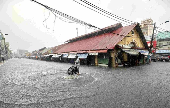 TPHCM cấp bách giải cứu rốn ngập chợ Thủ Đức