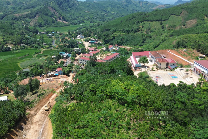 Bên cạnh việc đi lại của người dân gặp khó, thì tuyến đường cũng ảnh hưởng đến phát triển kinh tế địa phương. Ảnh: Đinh Đại