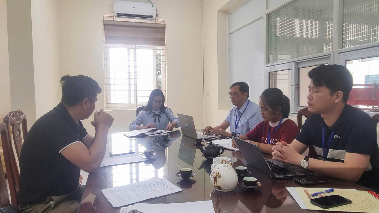 PV Báo Lao Động làm việc với Sở Y tế tỉnh Thái Nguyên về những bất thường trong hoạt động khám, cấp giấy khám sức khỏe tại cơ sở y tế trên địa bàn. Ảnh: PV.