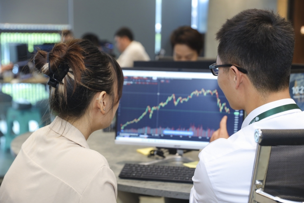 VN-Index đứng trước bài test dòng tiền quanh vùng đỉnh