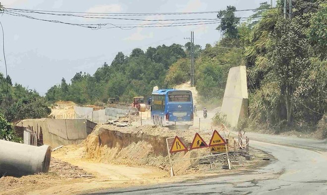 Ngổn ngang tuyến đường trọng điểm phía Nam Lâm Đồng