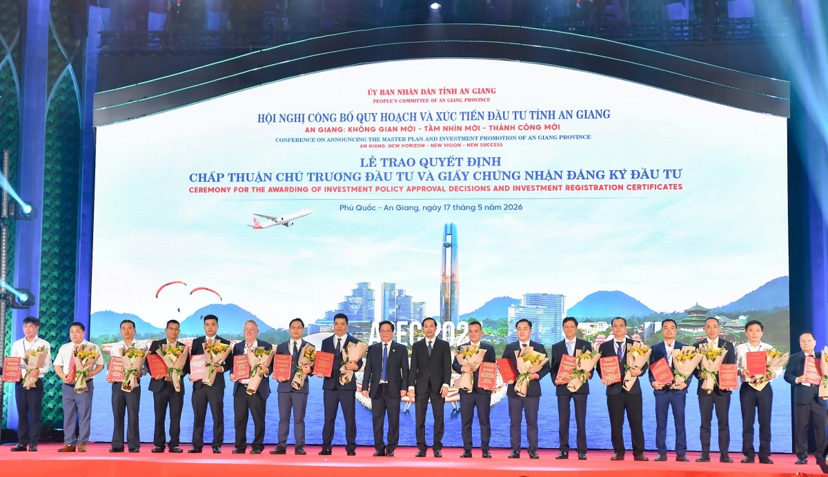 Nhiều dự án lớn đầu tư vào An Giang, với tổng số vốn hơn 66.000 tỷ đồng Nhiều dự án lớn đầu tư vào An Giang, với tổng số vốn hơn 66.000 tỷ đồng