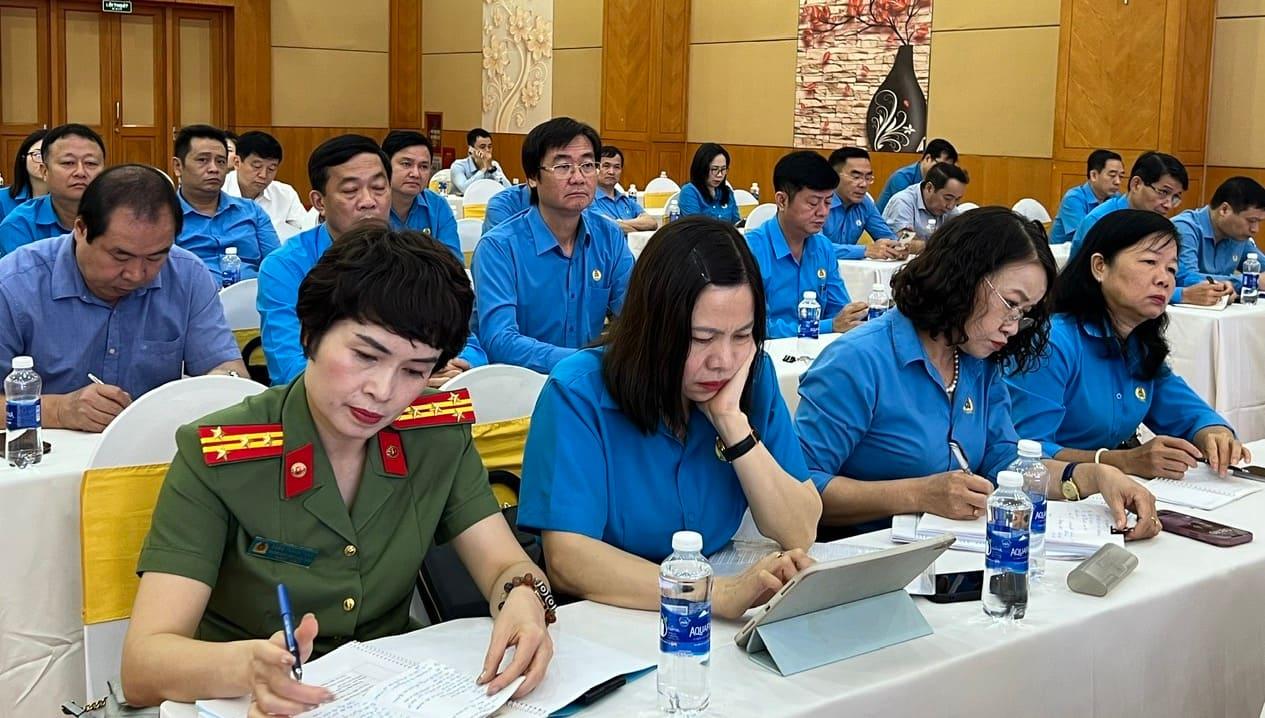 Ông Nguyễn Anh Tuấn - Ủy viên Trung ương Đảng, Phó Chủ tịch Ủy ban Trung ương Mặt trận Tổ quốc Việt Nam, Chủ tịch Tổng Liên đoàn Lao động Việt Nam phát biểu bế mạc. Ảnh:Minh Hương.