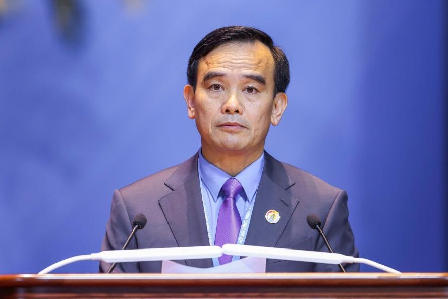 Ông Lê Thanh Xuân, Ủy viên Đoàn Chủ tịch Tổng LĐLĐVN, Chủ tịch Công đoàn Than - Khoáng sản Việt Nam báo cáo kết quả thẩm tra tư cách đại biểu dự Đại hội. Ảnh: Hải Nguyễn