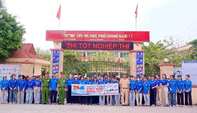 Gần 6.000 tình nguyện viên đồng hành cùng các thí sinh tại Ninh Bình