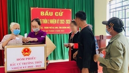 Trưởng thôn, tổ trưởng tổ dân phố đi học có được hỗ trợ tiền không?