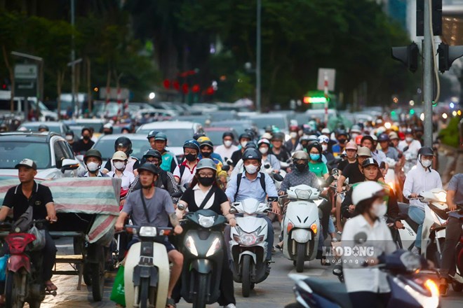 Hà Nội xử lý 17 điểm ùn tắc, chuyển sang điều tiết theo trục tuyến