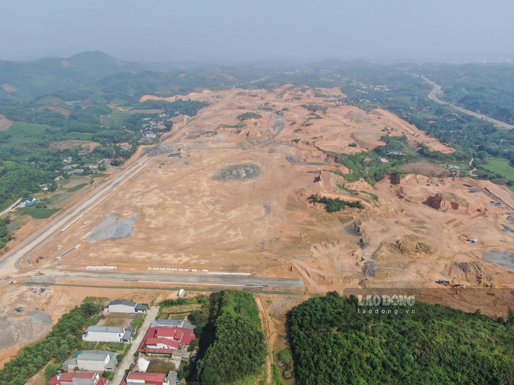 Toàn cảnh dự án khu công nghiệp nghìn tỉ đang được triển khai tại phường Âu Lâu. Ảnh: Tân Văn