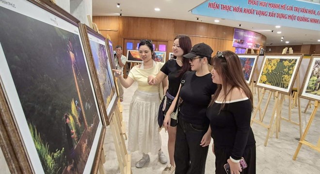 Khai mạc Triển lãm ảnh, video
