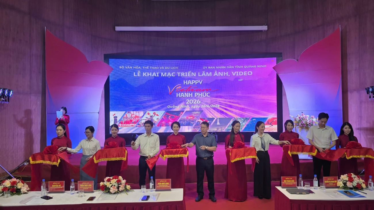 Khai mạc Triển lãm ảnh, video “Việt Nam hạnh phúc”. Ảnh: Nguyễn Hùng