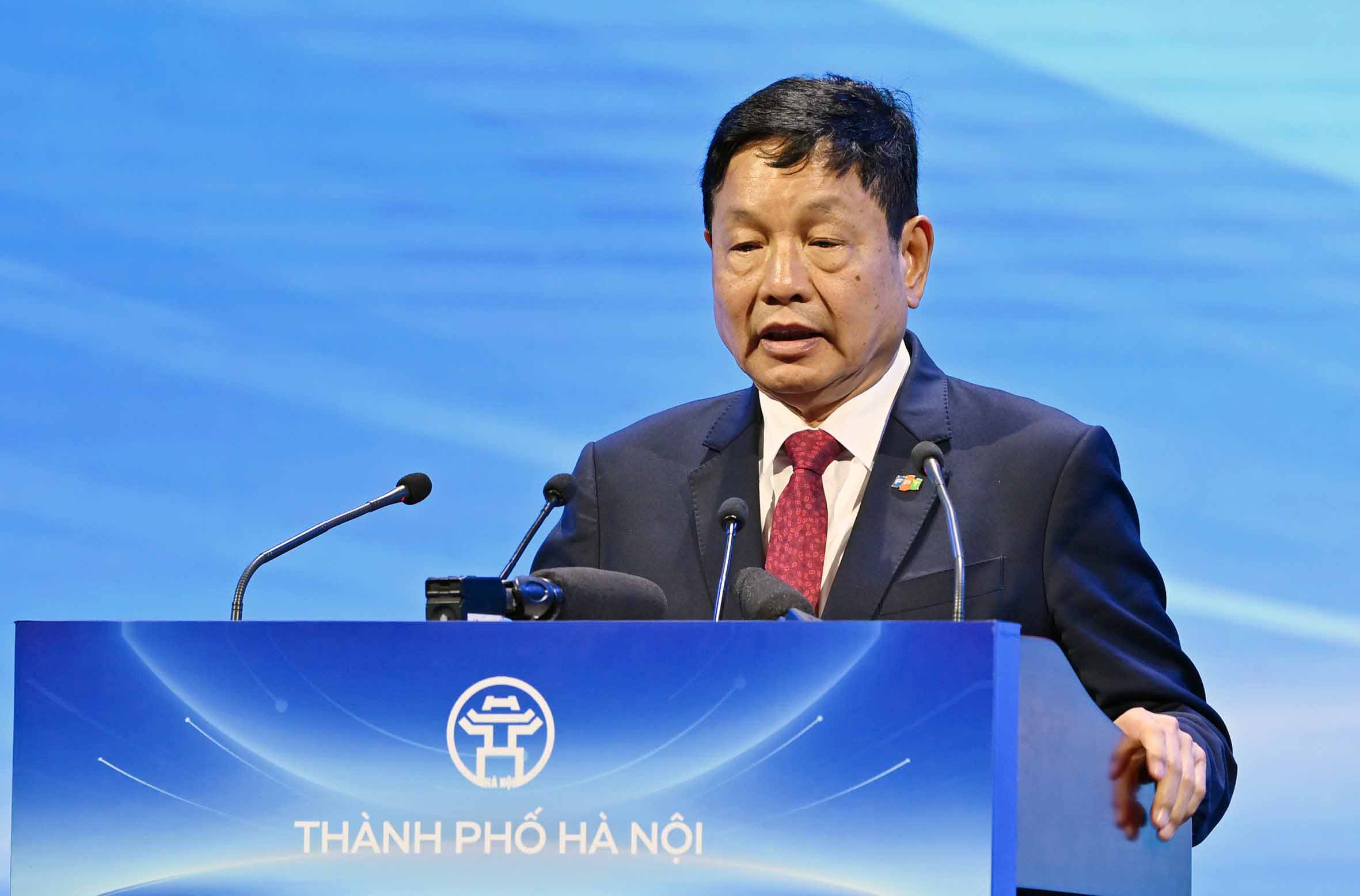 Ông Trương Gia Bình - Chủ tịch Hội đồng Quản trị Tập đoàn FPT - phát biểu tại Hội nghị công bố Quy hoạch tổng thể Thủ đô Hà Nội tầm nhìn 100 năm và xúc tiến đầu tư năm 2026. Ảnh: BTC