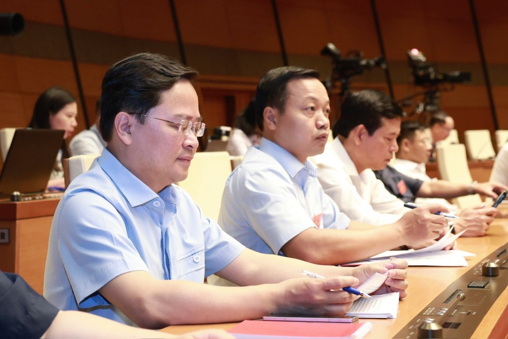 Ủy viên Trung ương Đảng, Chủ tịch Tổng Liên đoàn Lao động Việt Nam Nguyễn Anh Tuấn cùng các đại biểu dự hội nghị. Ảnh: Hải Nguyễn