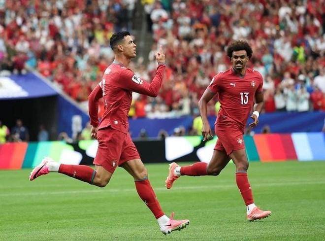 Nani đưa ra lời khuyên với tuyển Bồ Đào Nha để Ronaldo tỏa sáng