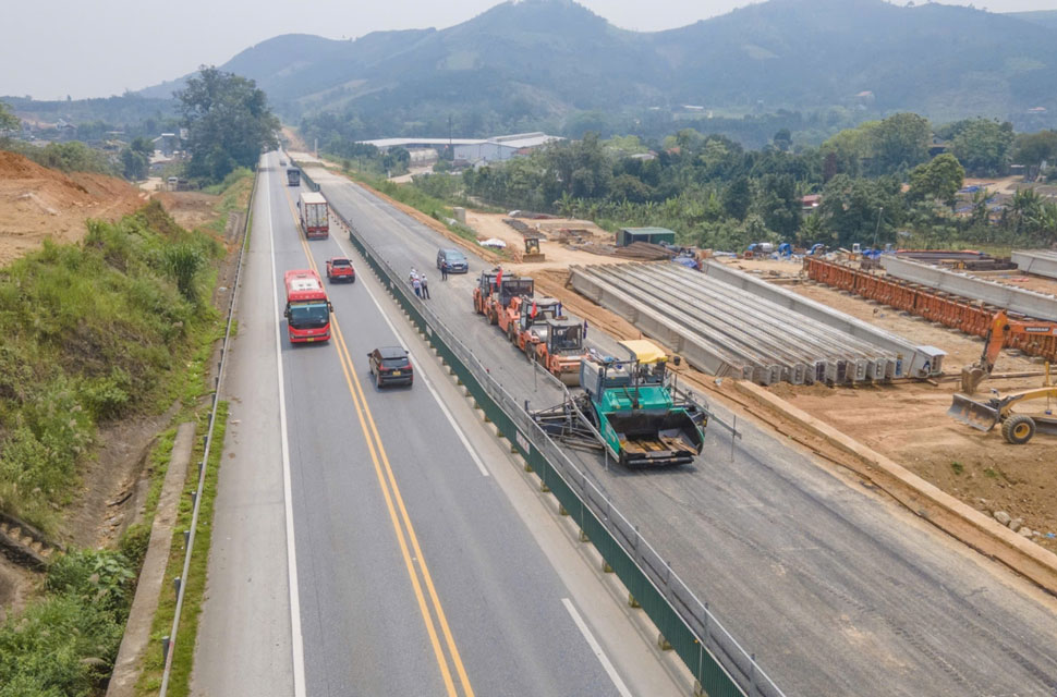 Dự án mở rộng đoạn Yên Bái - Lào Cai thuộc tuyến cao tốc Nội Bài - Lào Cai có chiều dài hơn 121km, được nâng từ 2 lên 4 làn xe