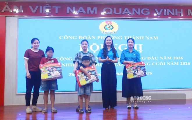 Công đoàn tiếp sức con công nhân học tập